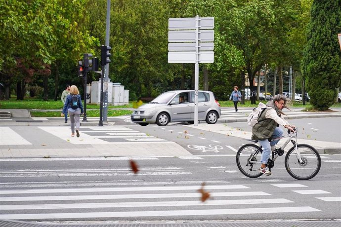 Varias personas por la calle, a 9 de octubre de 2024, en Vitoria-Gasteiz, Álava, País Vasco (España).