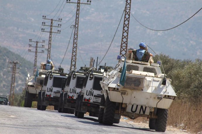 Archivo - Vehículos de la Fuerza Interina de Naciones Unidas en Líbano (FINUL) durante una patrulla en Marjayún, cerca de la frontera con Israel (archivo)