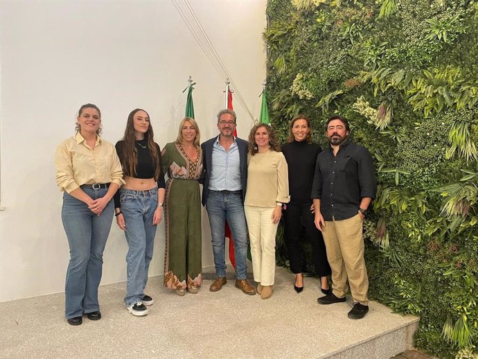 La diputada provincial de Igualdad, Susana Sánchez, en la inauguración de la exposición Rostros de Mujer en Puerto Serrano.