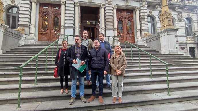 Reunión de UGT y CCOO con los grupos parlamentarios de la JGPA.