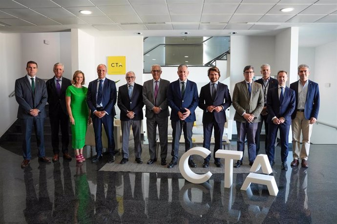 El alcalde de Sevilla, con representantes de CTA.