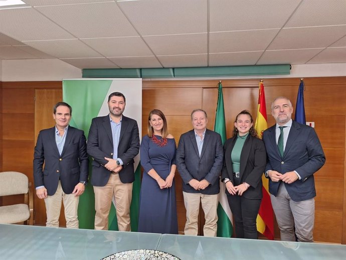 Recibimiento de la delegada territorial de Turismo y Andalucía Exterior, Teresa Herrera, a los organizadores del cuadragésimo noveno Congreso Internacional de Agencias de Viajes.