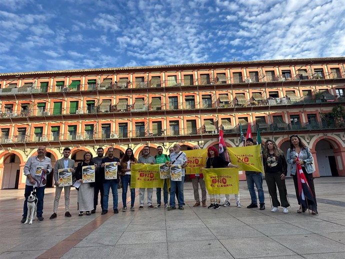 Representantes de IU, Hornasol, Adelante Andalucía, Primavera Andaluza, Verdes Equo, Ecologistas en Acción, CGT, Ustea e IzAnd en la presentación de la 'Asamblea por el cierre de El Cabril'.