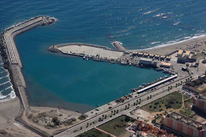 Vista aérea del puerto de La Atunara en La Línea de la Concepción (Cádiz).