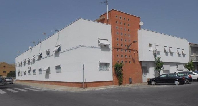 Edificio de 14 viviendas públicas en régimen de alquiler, situado en el número 71 de la calle San José de San Juan del Puerto (Huelva).