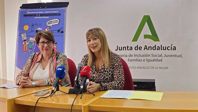 La delegada territorial de Inclusión Social, Juventud, Familias e Igualdad, Ruth Sarabia, junto a la concejala de Bienestar Social, Igualdad y Familias en Fuengirola, Cristina Bornao, en rueda de prensa