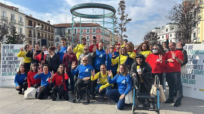 COCEMFE hace un guiño a Star Trek y a un teletransportador para reclamar en 28 ciudades accesibilidad en el transporte