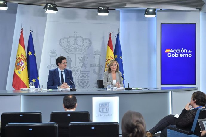 El ministro de Transformación Digital, Óscar López y la ministra Portavoz, de Educación, Formación Profesional y Deportes, Pilar Alegría, durante una rueda de prensa posterior a la reunión del Consejo de Ministros en el Palacio de La Moncloa.