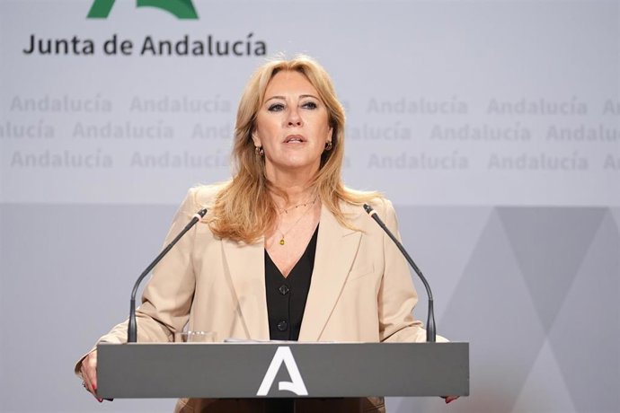 La consejera de Economía, Hacienda y Fondos Europeos y portavoz del Gobierno andaluz, Carolina España, en la rueda de prensa posterior al Consejo de Gobierno.