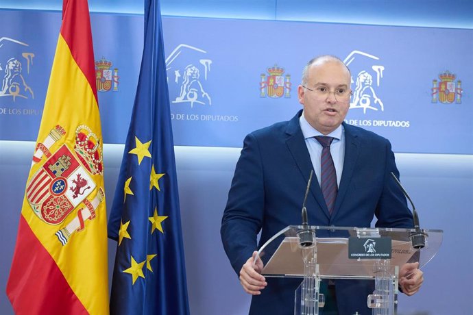 El portavoz del PP en el Congreso, Miguel Tellado, llega a una rueda de prensa anterior a la reunión de la Junta de Portavoces, en el Congreso de los Diputados, a 22 de octubre de 2024, en Madrid (España).