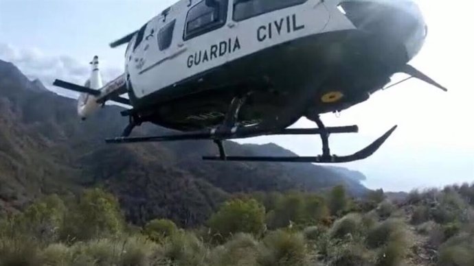 Helicóptero del dispotivo especial de búsqueda