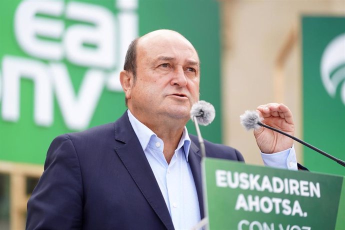 Archivo - El presidente del EBB, Andoni Ortuzar, durante un acto de campaña de EAJ-PNV, a 20 de julio de 2023, en Vitoria-Gasteiz