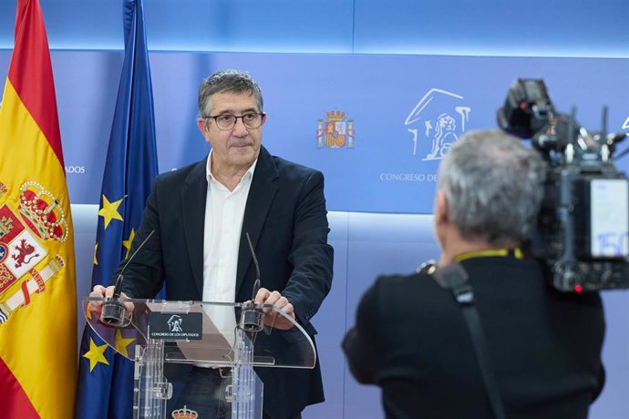 El portavoz del PSOE en el Congreso, Patxi López, durante una rueda de prensa posterior a la reunión de la Junta de Portavoces, en el Congreso de los Diputados, a 22 de octubre de 2024, en Madrid (España).