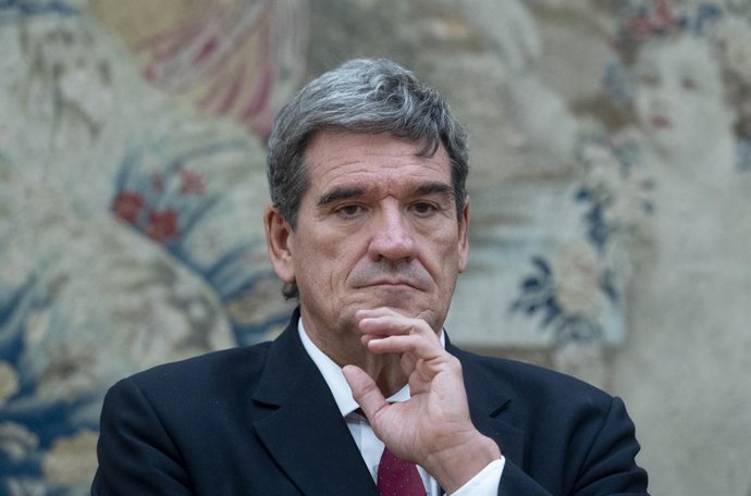 El gobernador del Banco de España, José Luis Escrivá, interviene  durante la ceremonia de toma de posesión de su cargo, en el Banco de España, a 24 de septiembre de 2024, en Madrid (España). El nuevo gobernador estrena un protocolo sin discursos de sus ex