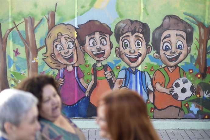 La Concejala De Participación Del Ayuntamiento De Málaga, Mar Torres, Asiste A La Inauguración De Un Mural En El CEIP El Tarajal