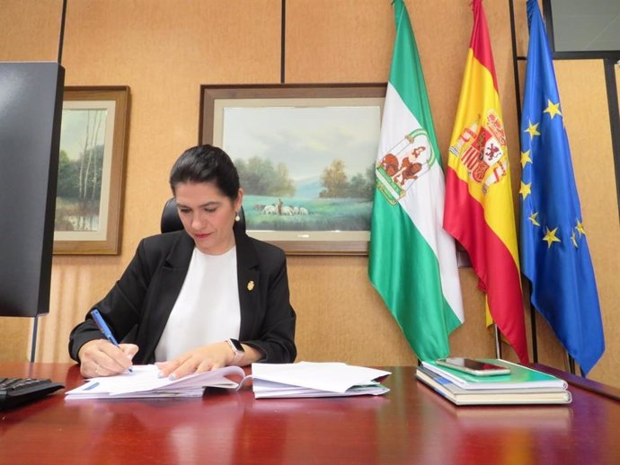 La delegada territorial de Economía, Hacienda, Fondos Europeos y de Industria, Energía y Minas en Huelva, Lucía Núñez.