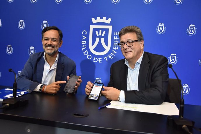 El vicepresidente y consejero de Turismo del Cabildo de Tenerife, Lope Afonso, y el consejero de Cultura y Museos de Tenerife, José Carlos Acha