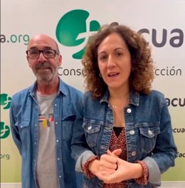 La secretaria general de CCOO de Andalucía, Nuria López (d), y por el presidente de Facua Andalucía, Manuel Baus (i).