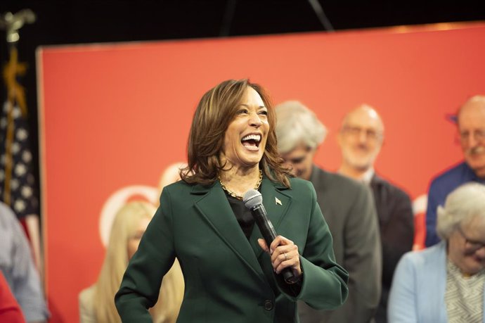 21 October 2024, US, Malvern: US Vice President and Democrats presidential candidate, Kamala Harris, speaks during a moderated conversation at the People's Light performing arts theater Malvern. Photo: Ricky Fitchett/ZUMA Press Wire/dpa