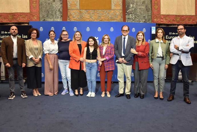 El Cabildo de Tenerife conmemoró hoy martes el Día Europeo de las Personas con Sordoceguera, una iniciativa promovida por la entidad ASOCIDE (Asociación de Sordociegos de España).