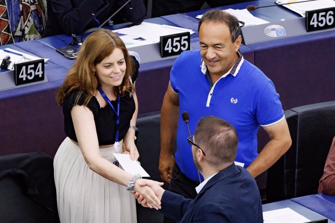 Archivo - Ilaria Salis e Mimmo Lucano durante la seduta plenaria del Parlamento europeo a Strasburgo, MartedA?Â, 16 Luglio 2024 (Foto Roberto Monaldo / LaPresse)..Ilaria Salis and Mimmo Lucano during the plenary session of the European parliament in Stra