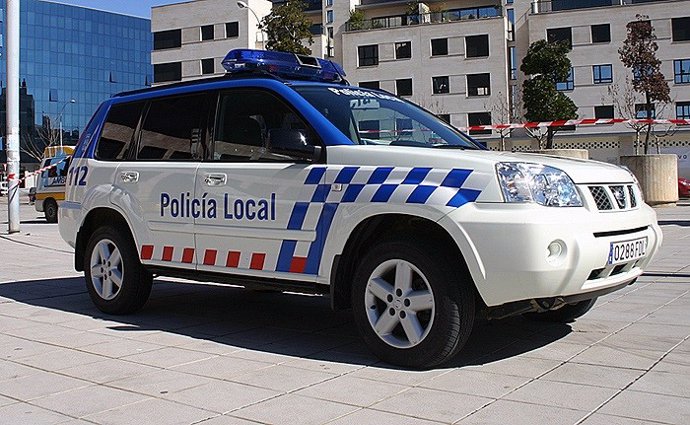 Archivo - Vehículo de la Policía Municipal de Burgos.