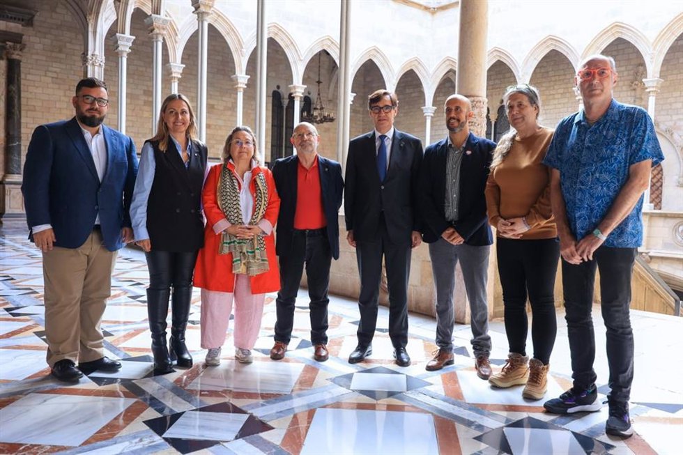 La consellera de Igualdad y Feminismo, Eva Menor, y el presidente de la Generalitat, Salvador Illa, se reúnen con entidades LGTBI por los 10 años de la ley contra la LGTBIfobia