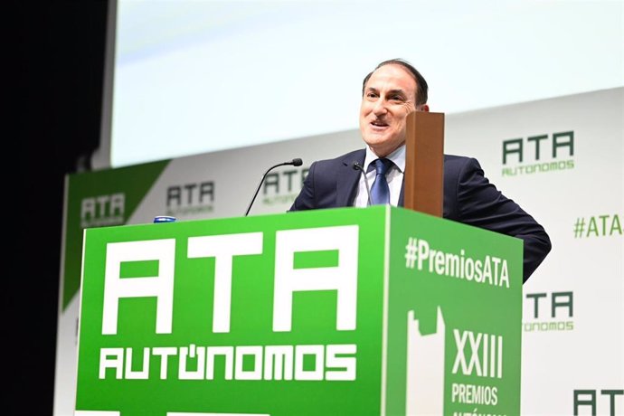 El presidente de Confederación de Empresarios de Andalucía (CEA), Javier González de Lara, en la recepción del reconocimiento de ATA.