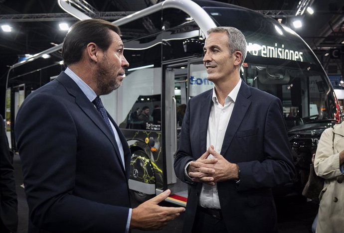 El Grupo Irizar presenta en la Feria Internacional FIAA el nuevo vehículo clase II eléctrico Irizar i3, con la presencia del ministro Óscar Puente