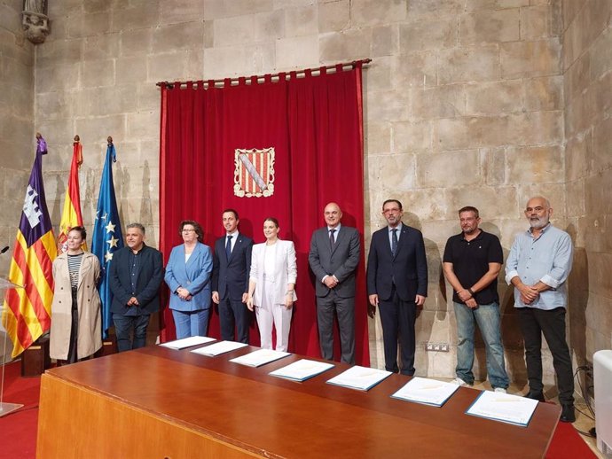 Govern, Consell de Mallorca, Consell de Ibiza, sindicatos y patronales firman un acuerdo para la mejora de las condiciones profesionales de entidades concertadas de atención a la discapacidad