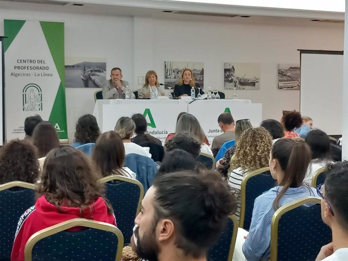 La delegada territorial de Desarrollo Educativo, Formación Profesional, Universidad, Investigación e Innovación en la provincia de Cádiz, Isabel Paredes, en la inauguración de las segundas Jornadas de Formación para Funcionarios en Prácticas