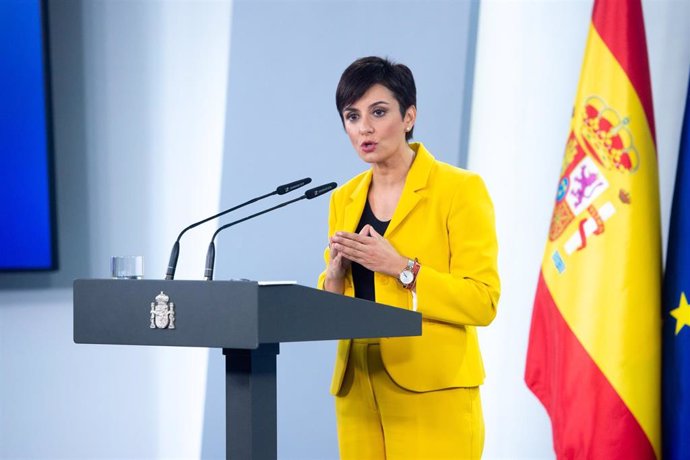 La ministra de Vivienda y Agenda Urbana de España, Isabel Rodríguez, durante una rueda de prensa posterior al encuentro con organizaciones sociales y representantes del sector de la vivienda, en el Complejo de La Moncloa, en Madrid (España)