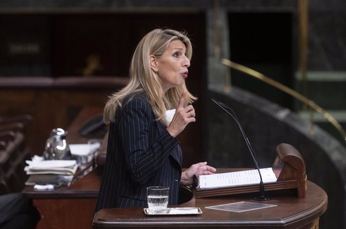 La vicepresidenta segunda y ministra de Trabajo, Yolanda Díaz, interviene durante una sesión plenaria, en el Congreso de los Diputados, a 22 de octubre de 2024, en Madrid (España). 