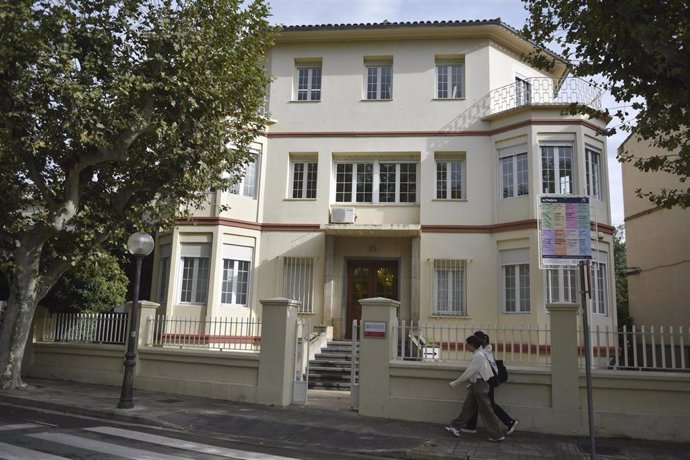 Edificio del Instituto de Estudios Altoaragoneses en la calle del Parque de Huesca.