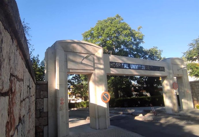 Archivo - Entrada al recinto del Hospital Universitario de Jaén.