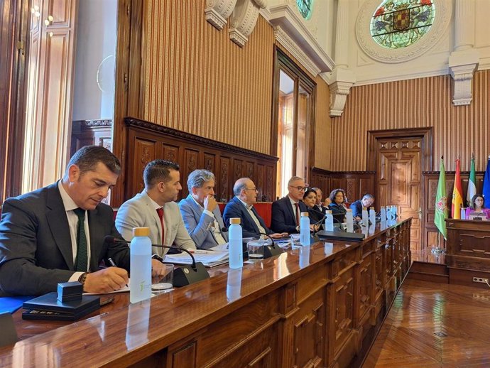 Bancada popular durante el pleno de debate sobre el estado de la provincia