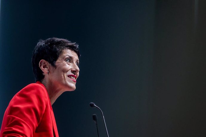 La ministra de Inclusión, Seguridad Social y Migraciones, Elma Saiz, interviene durante la entrega de premios ‘Autónomo del Año’, en el Auditorio Santander, a 21 de octubre de 2024, en Madrid (España).