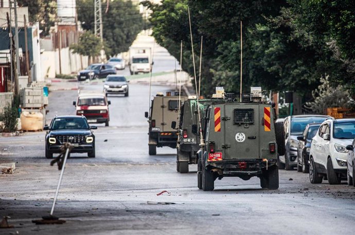 Camiones del Ejército israelí en la ciudad cisjordana de Nablús