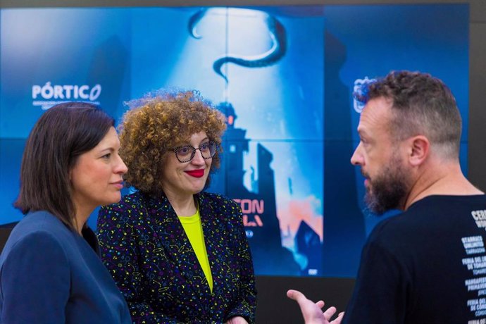 La alcaldesa de San Fernando, Patricia Cavada, y la concejala de Cultura, Pepa Pacheco, en la presentación de la HispaCón.