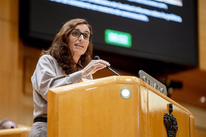 Archivo - La ministra de Sanidad, Mónica García, durante una sesión plenaria en el Senado.