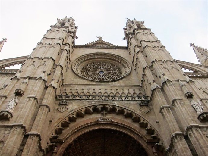 Archivo - Imagen de recurso de la entrada principal de la catedral de Palma, fachada, rosetón, obispado, bisbat de Mallorca