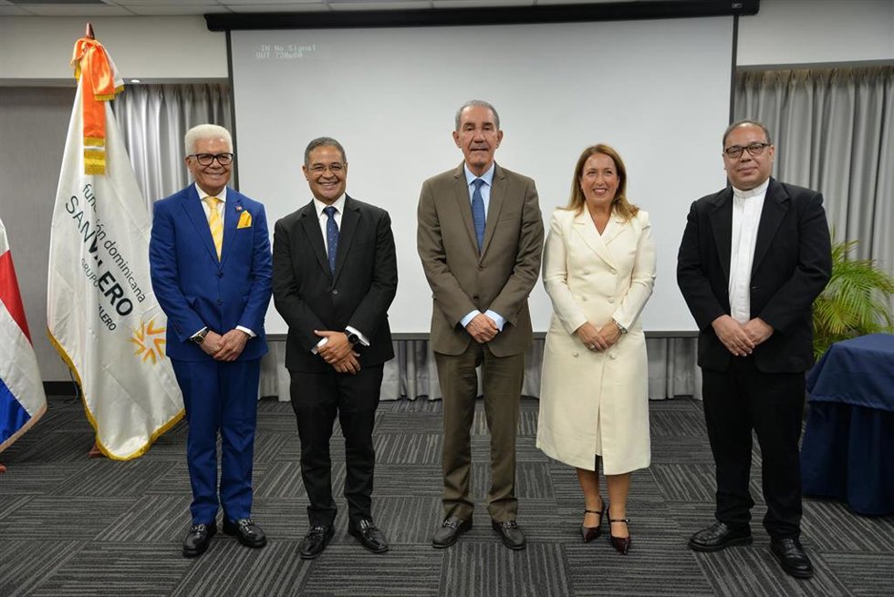 La presentación oficial ha contado con la presencia del ministro de Educación, Franklyn García Fermín; el rector de UNISVA, José René Frías; la rectora de la USJ, Silvia Carrascal y el vicario general del Arzobispado de Santo Domingo, Carlos Manuel Abre