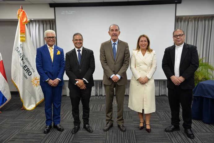 La presentación oficial ha contado con la presencia del ministro de Educación, Franklyn García Fermín; el rector de UNISVA, José René Frías; la rectora de la USJ, Silvia Carrascal y el vicario general del Arzobispado de Santo Domingo, Carlos Manuel Abreu.