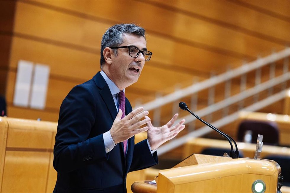 El ministro de la Presidencia, Justicia y Relaciones con las Cortes, Félix Bolaños, durante una sesión plenaria, en el Senado, a 22 de octubre de 2024, en Madrid (España).