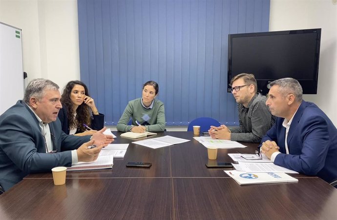 Reunión del PP con la Asociación Unificada de Guardias Civiles (AUGC) en Córdoba para conocer la situación que viven los agentes en la provincia.