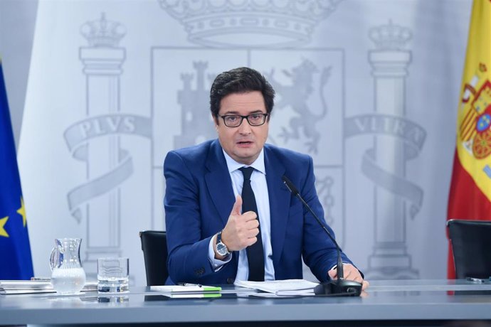 El ministro de Transformación Digital, Óscar López, durante una rueda de prensa posterior a la reunión del Consejo de Ministros en el Palacio de La Moncloa, a 22 de octubre de 2024, en Madrid (España). 