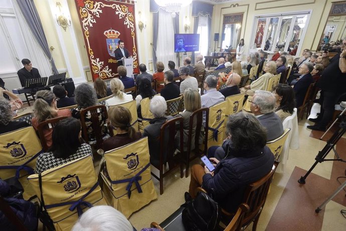 Acto de homenaje a la poeta sevillana Julia Uceda.