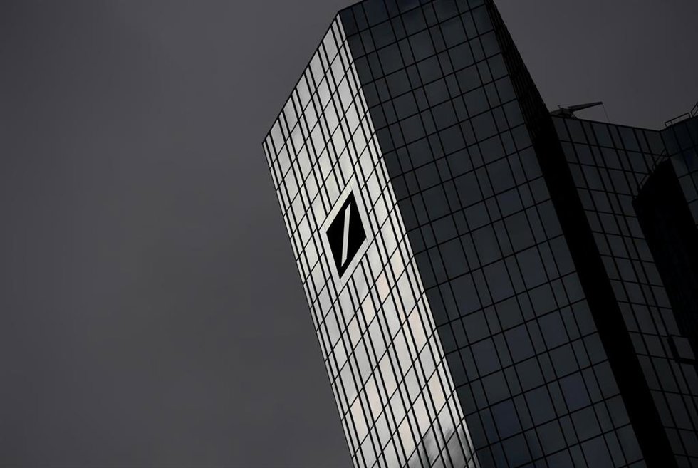 Archivo - FILED - 13 March 2020, Hessen, Frankfurt/Main: A general view of the Deutsche Bank logo displayed on the bank headquarters during cloudy weather. Despite a surprisingly good start to the year, Deutsche Bank ended the first quarter of 2020 with