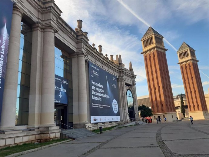 Archivo - Entrada del Saló de l'Ocupació y el Bizbarcelona en una foto de archivo