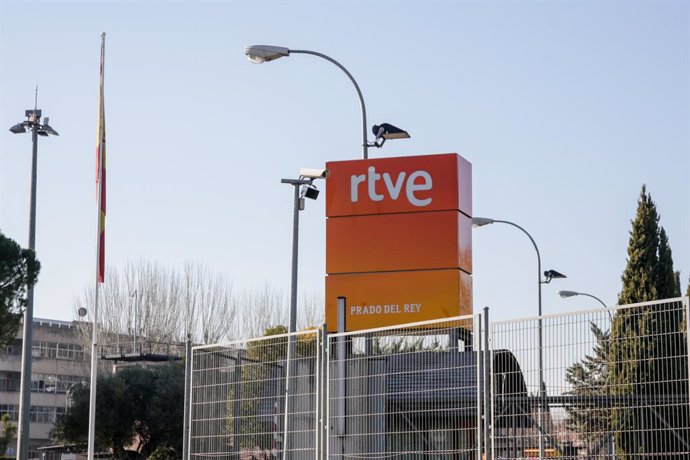 Archivo - Arxive - Logotip de Ràdio Televisió Espanyola en la seu de Prado del Rei, Madrid, (Espanya).